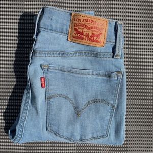 woman’s levi’s